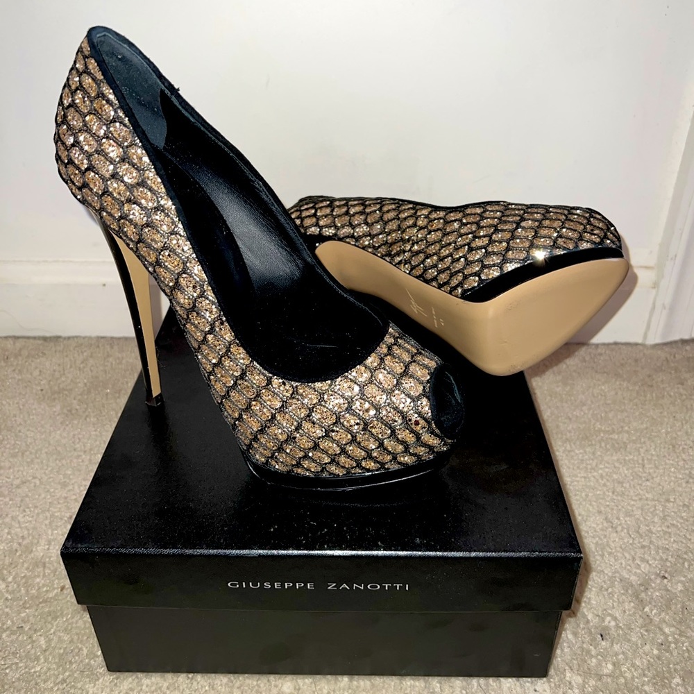 Gold and Black Giuseppe Zanotti Pumps size 41